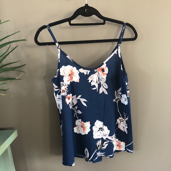 💙 Navy Floral Botton Front Skinny Strap Tank 🌸 - Picture 2 of 4